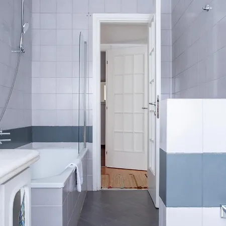 Ampio Ed Elegante - 2 E 2 Bagni Apartment *