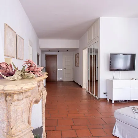 Ampio Ed Elegante - 2 E 2 Bagni Apartment