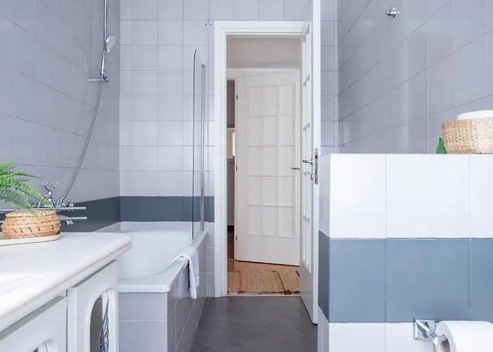 Ampio Ed Elegante - 2 E 2 Bagni 아파트 *