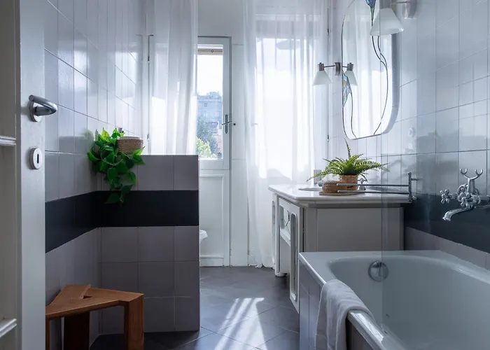 Ampio Ed Elegante - 2 E 2 Bagni 아파트 *