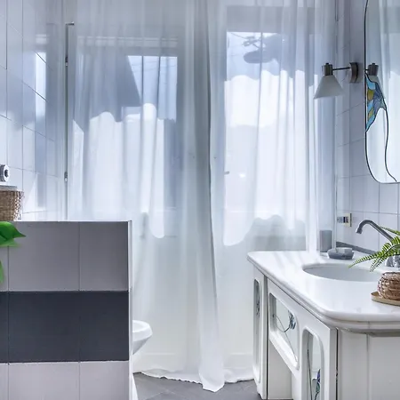 Ampio Ed Elegante - 2 E 2 Bagni